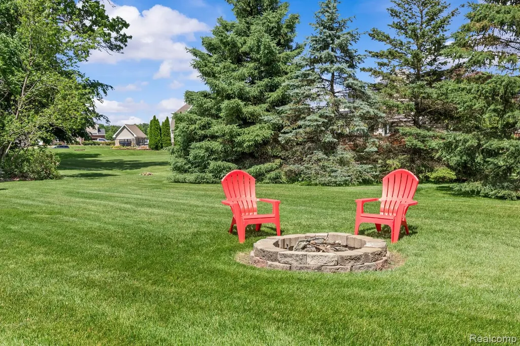 1131 Thorn Ridge Drive Hartland Township MI 48843