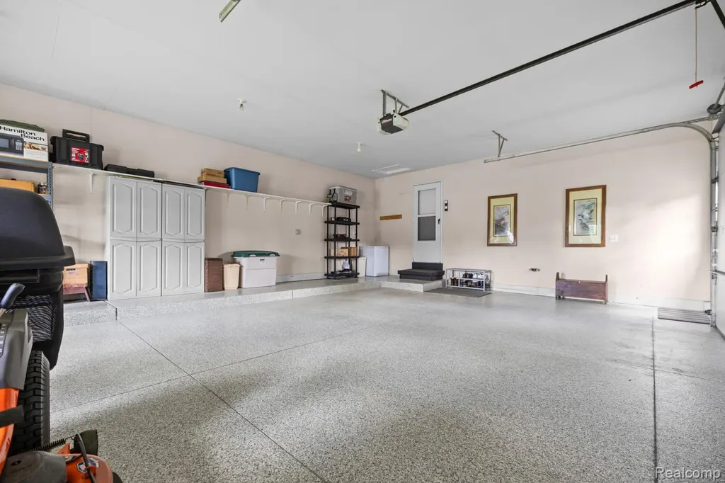 1131 Thorn Ridge Drive Hartland Township MI 48843