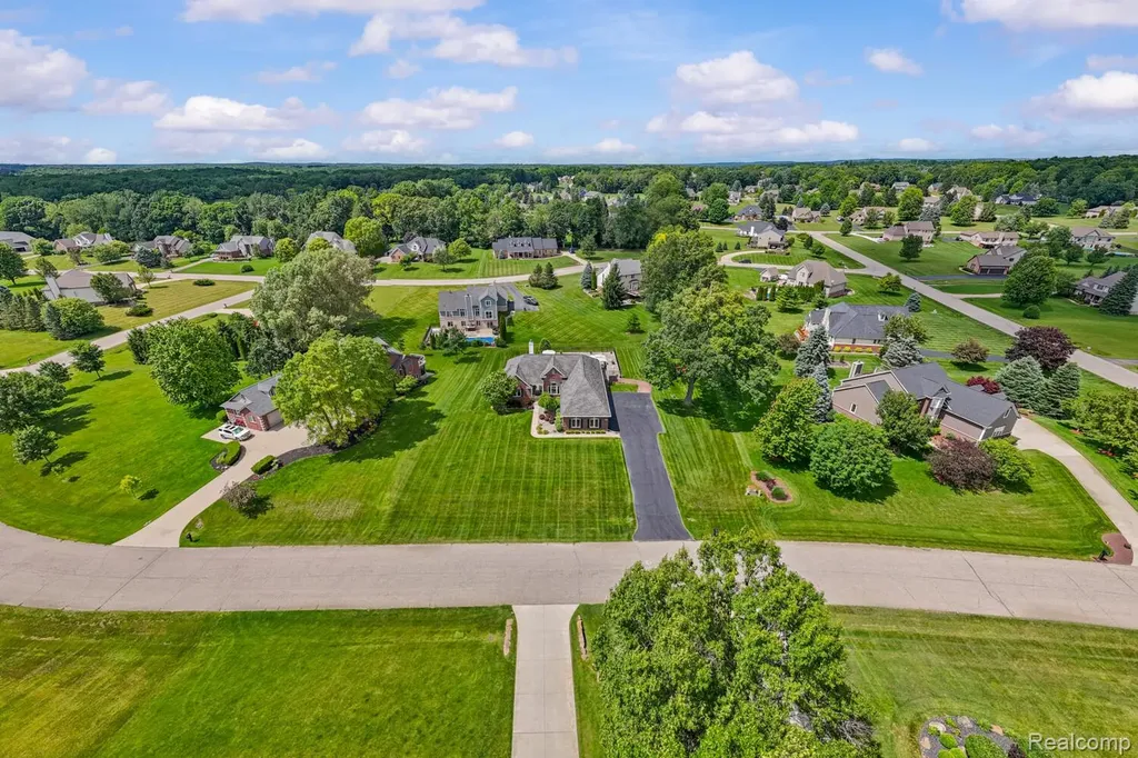 1131 Thorn Ridge Drive Hartland Township MI 48843
