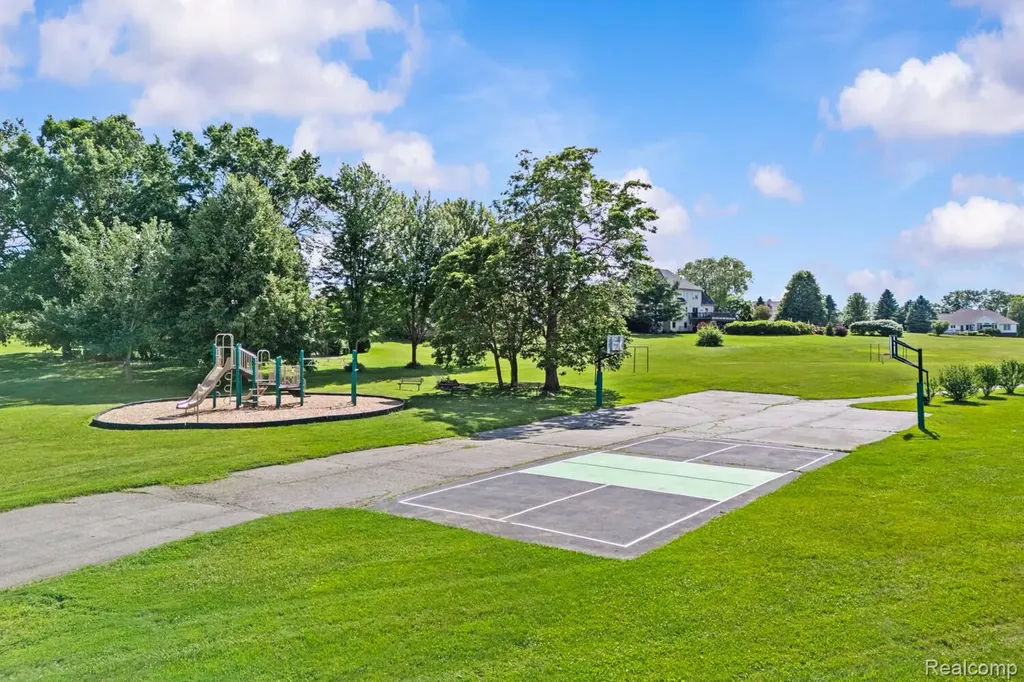 1131 Thorn Ridge Drive Hartland Township MI 48843