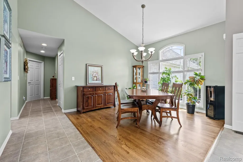 1131 Thorn Ridge Drive Hartland Township MI 48843