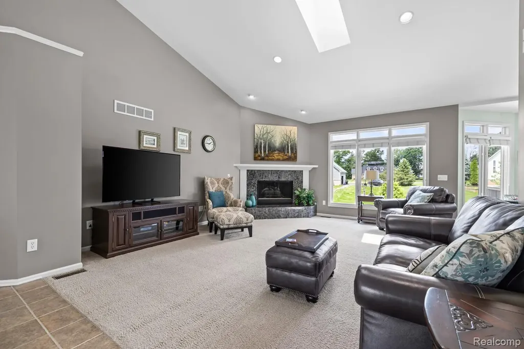 1131 Thorn Ridge Drive Hartland Township MI 48843