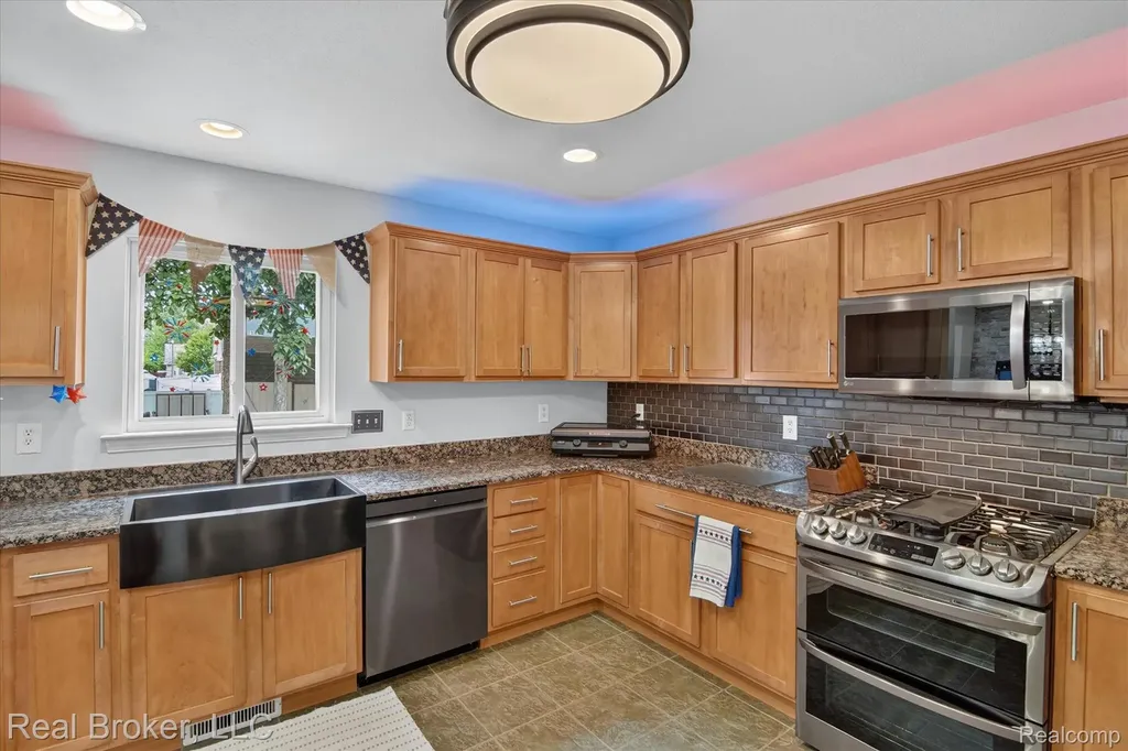 15156 Oak Valley Lane Monroe Charter Township MI 48161