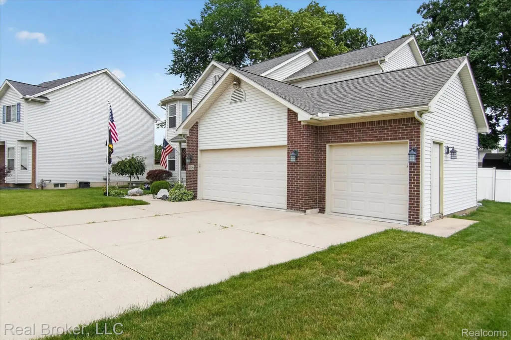 15156 Oak Valley Lane Monroe Charter Township MI 48161