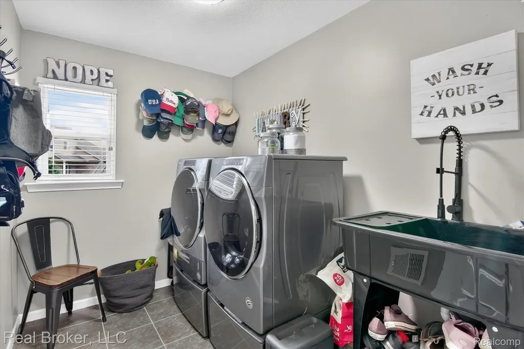 15156 Oak Valley Lane Monroe Charter Township MI 48161