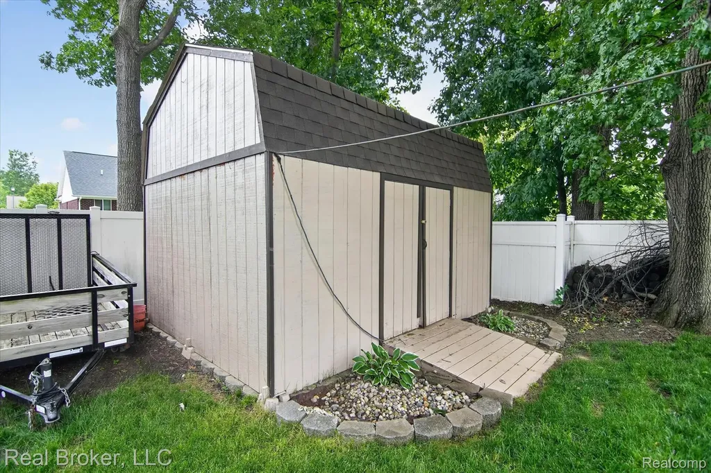 15156 Oak Valley Lane Monroe Charter Township MI 48161