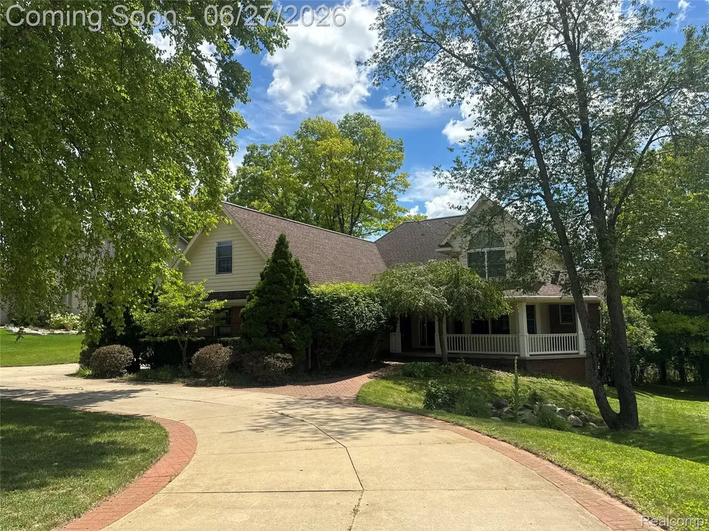 9015 Huron Bluffs Drive White Lake Charter Township MI 48386