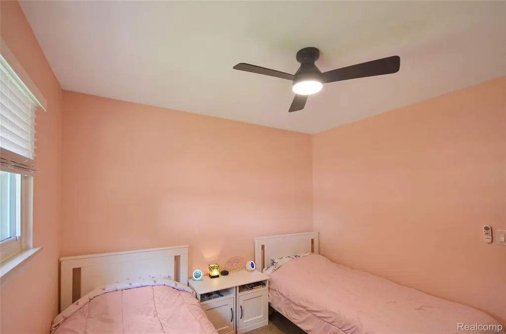 32354 Beechwood Drive Warren City MI 48088