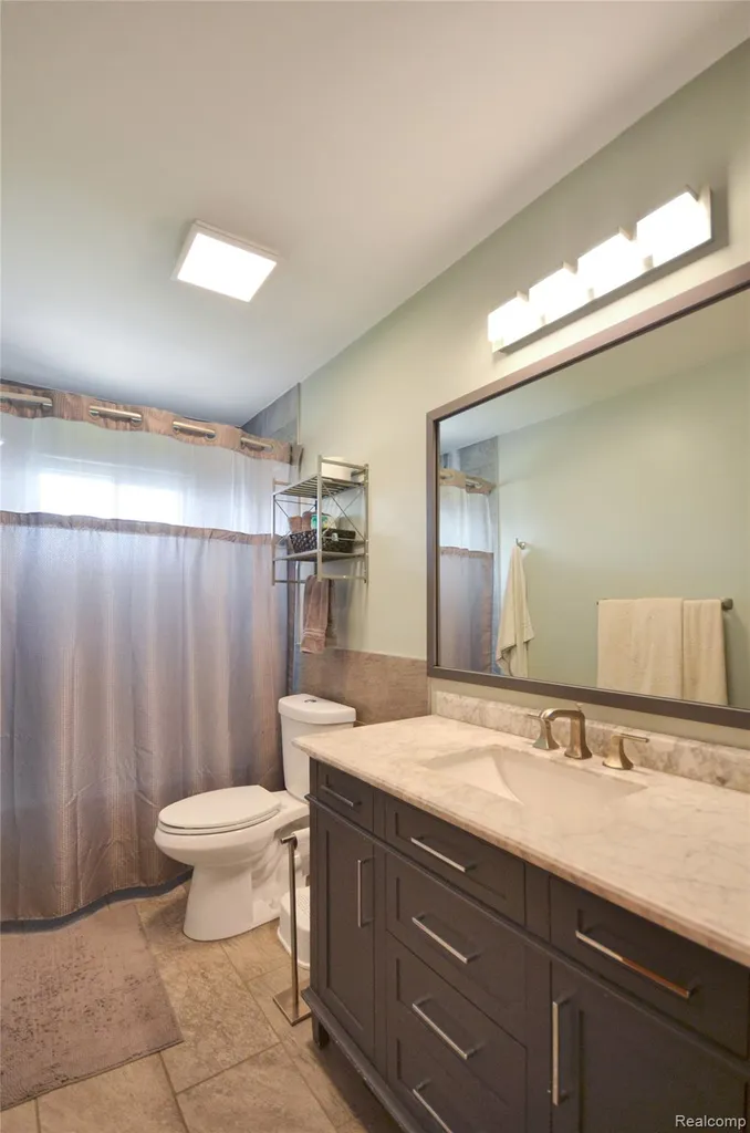 32354 Beechwood Drive Warren City MI 48088
