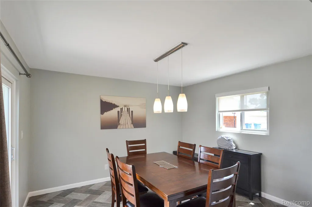 32354 Beechwood Drive Warren City MI 48088