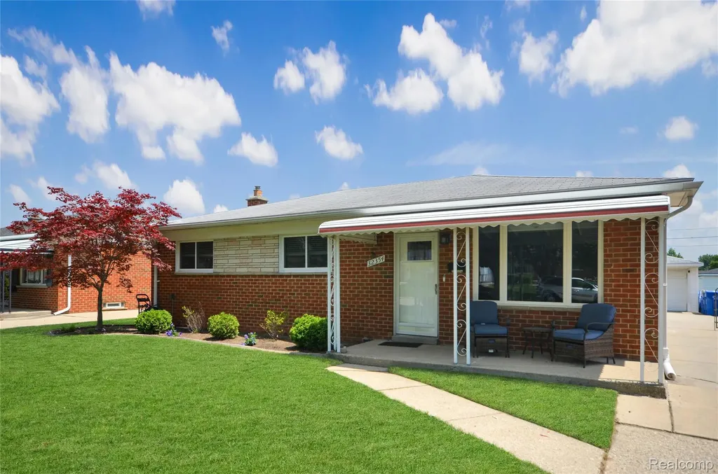 32354 Beechwood Drive Warren City MI 48088