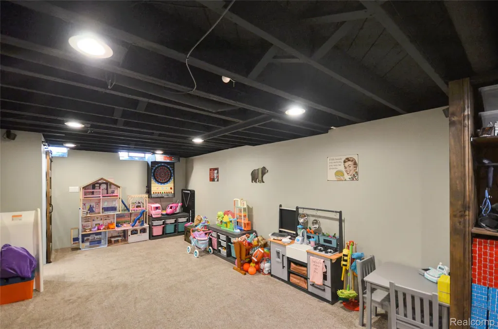 32354 Beechwood Drive Warren City MI 48088