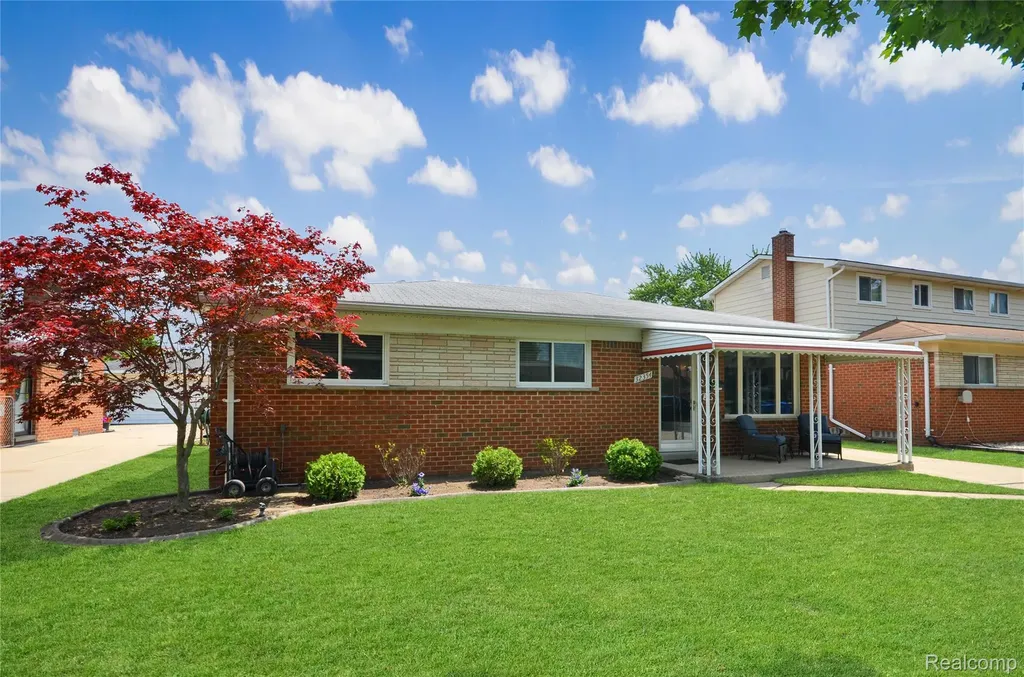 32354 Beechwood Drive Warren City MI 48088