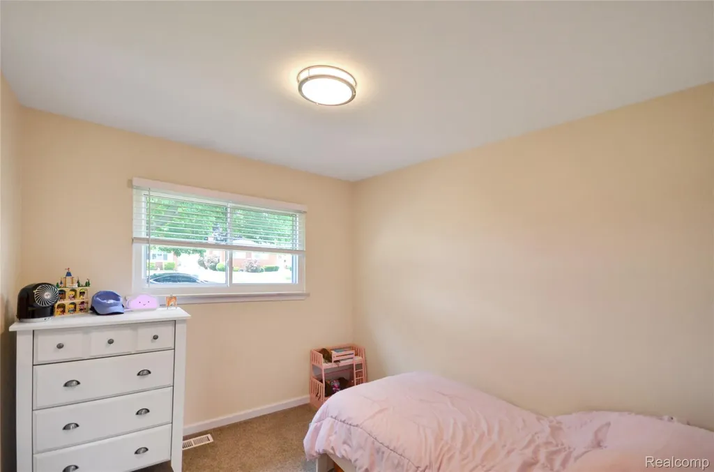 32354 Beechwood Drive Warren City MI 48088