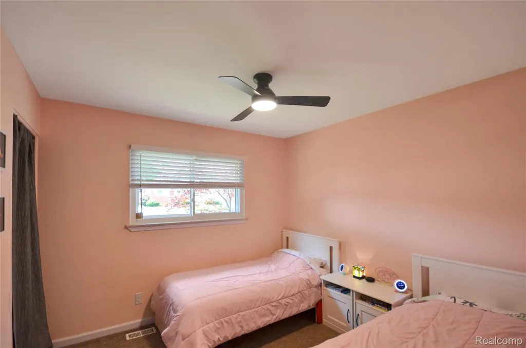 32354 Beechwood Drive Warren City MI 48088