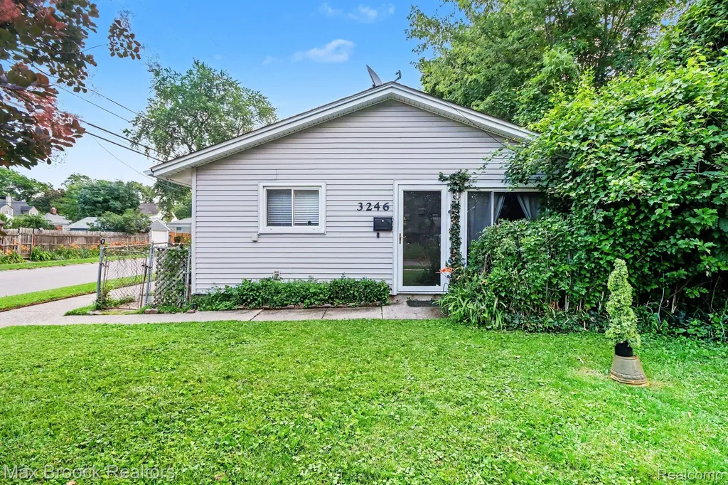 3246 Harris Street Ferndale City MI 48220