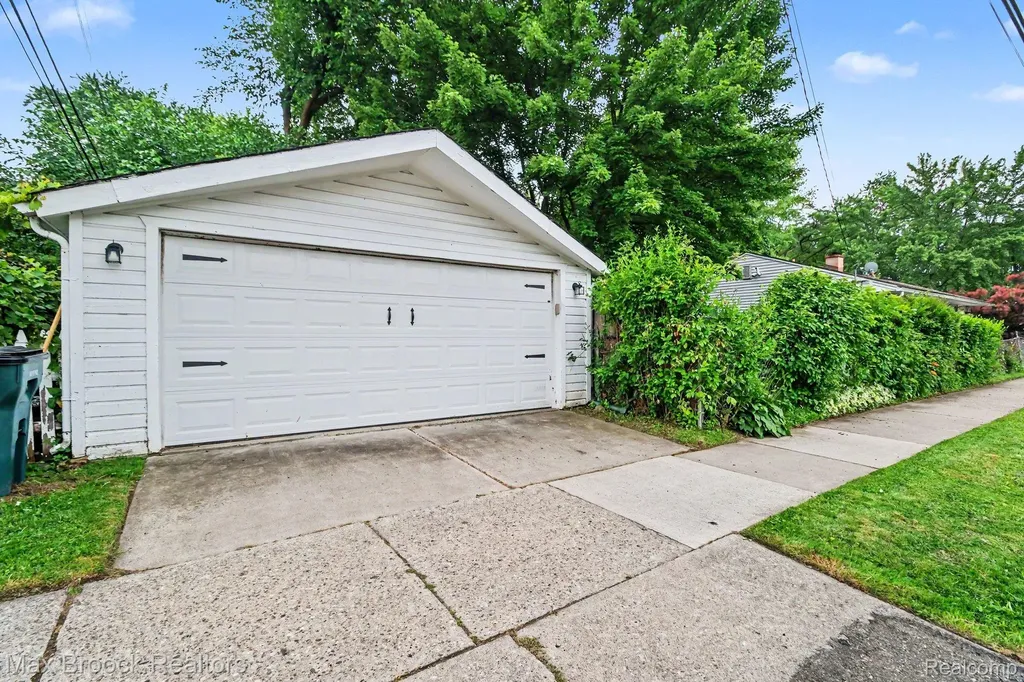 3246 Harris Street Ferndale City MI 48220