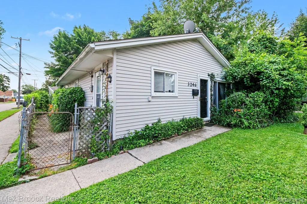 3246 Harris Street Ferndale City MI 48220