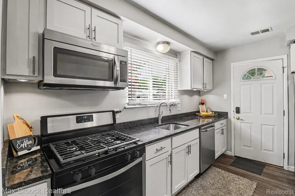 3246 Harris Street Ferndale City MI 48220