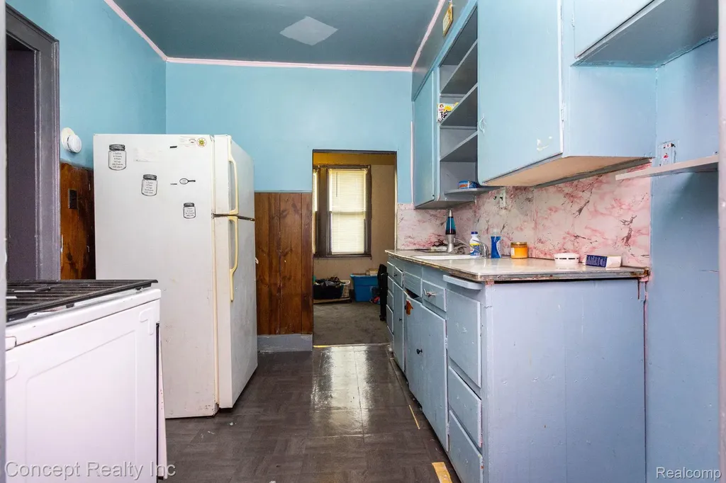 957 Park Avenue Lincoln Park City MI 48146
