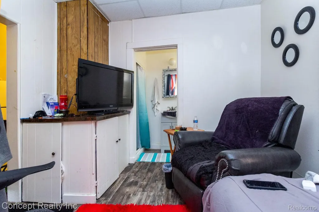 957 Park Avenue Lincoln Park City MI 48146
