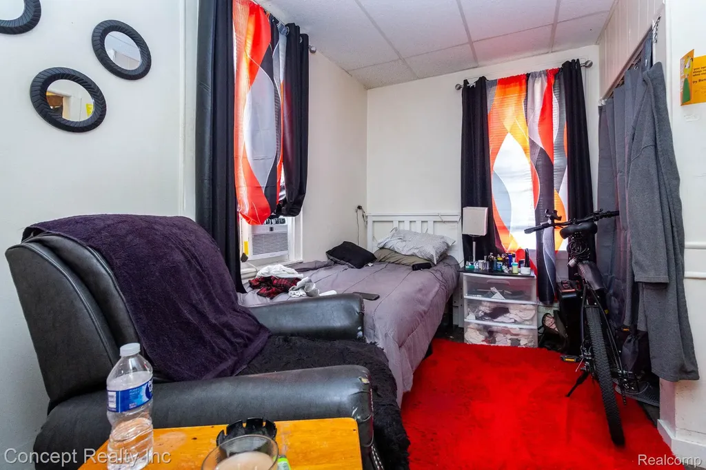 957 Park Avenue Lincoln Park City MI 48146