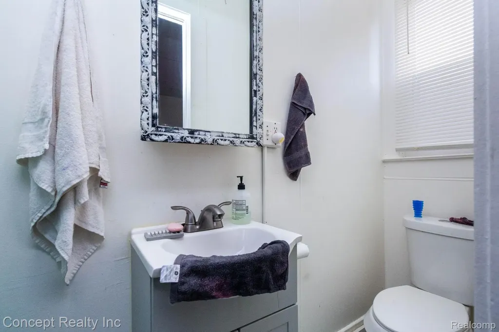 957 Park Avenue Lincoln Park City MI 48146