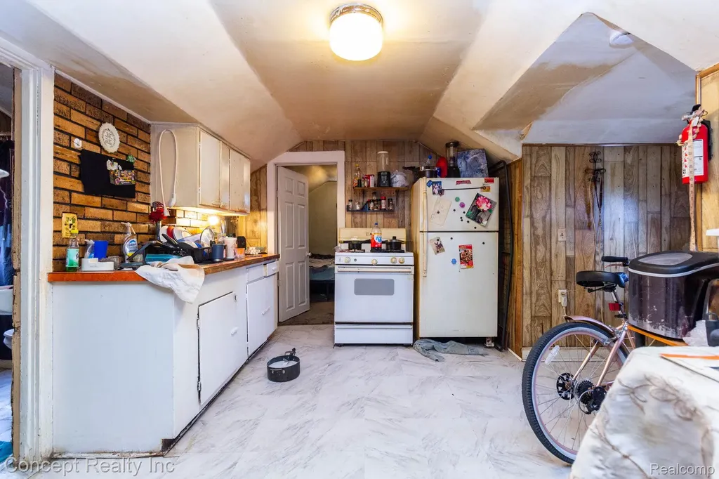 957 Park Avenue Lincoln Park City MI 48146