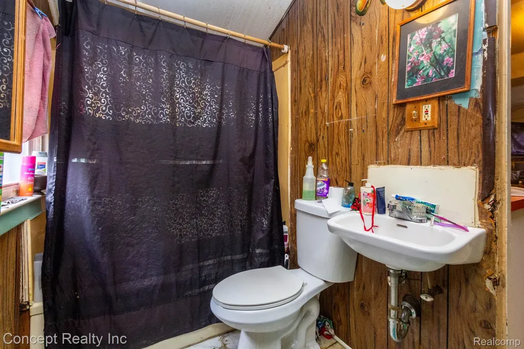 957 Park Avenue Lincoln Park City MI 48146