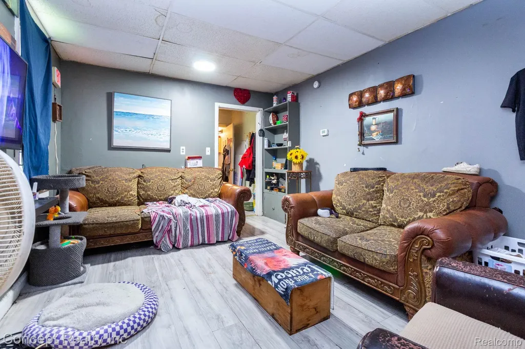 957 Park Avenue Lincoln Park City MI 48146