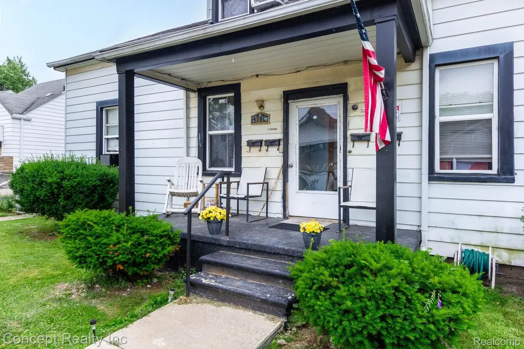 957 Park Avenue Lincoln Park City MI 48146
