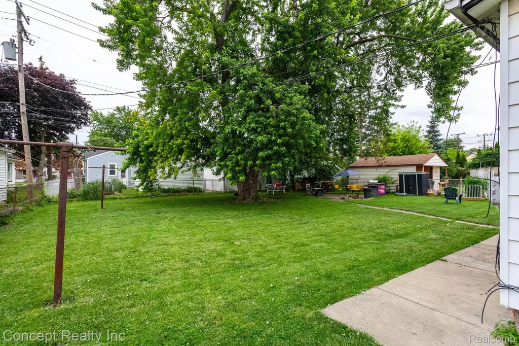 957 Park Avenue Lincoln Park City MI 48146