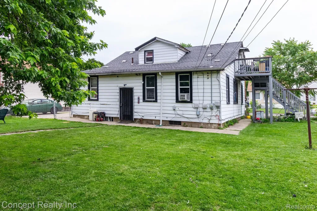 957 Park Avenue Lincoln Park City MI 48146