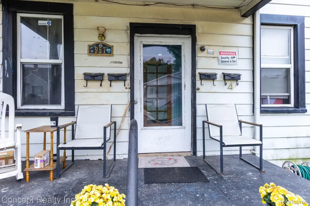 957 Park Avenue Lincoln Park City MI 48146