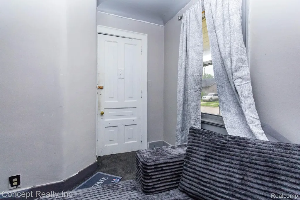 957 Park Avenue Lincoln Park City MI 48146