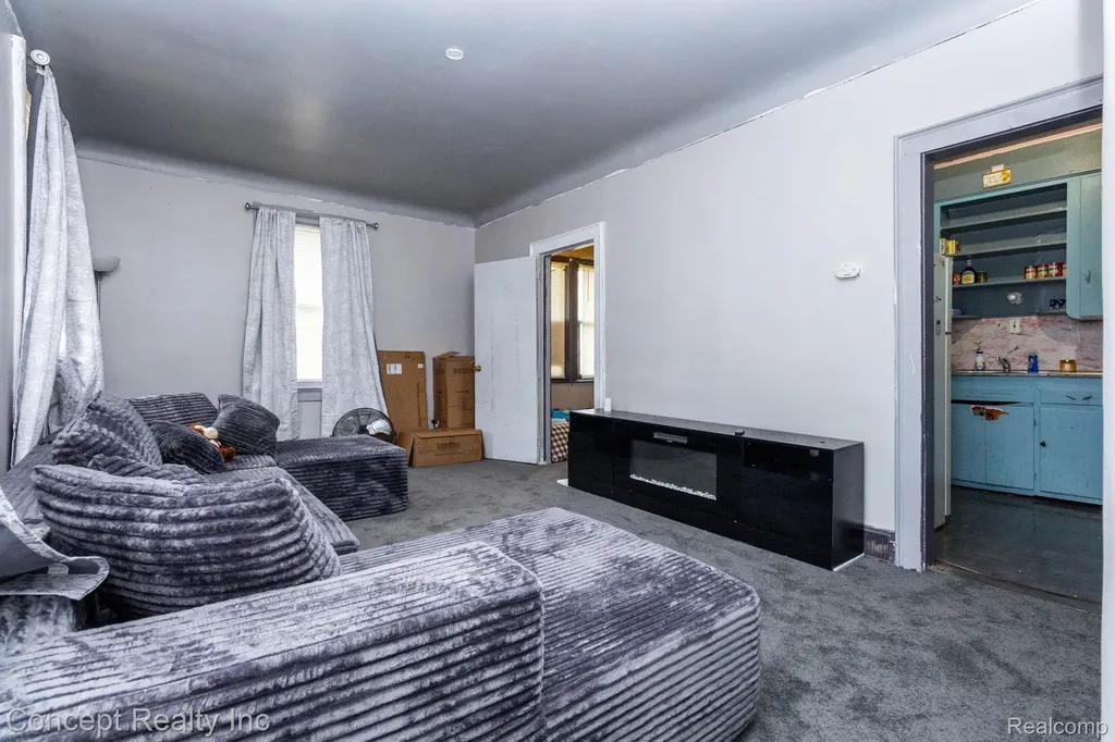 957 Park Avenue Lincoln Park City MI 48146
