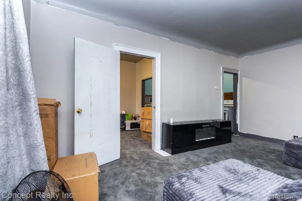 957 Park Avenue Lincoln Park City MI 48146