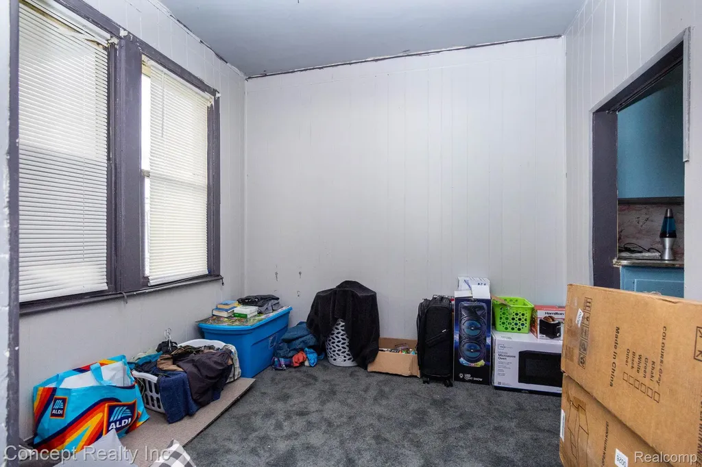 957 Park Avenue Lincoln Park City MI 48146