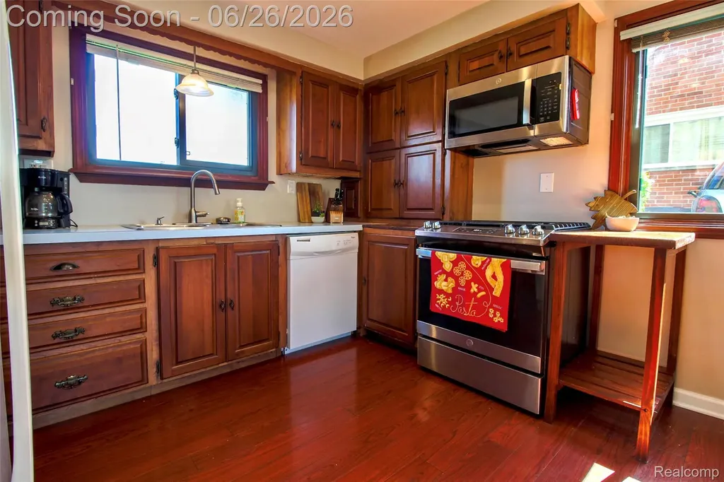 31203 Cooley Boulevard Westland City MI 48185