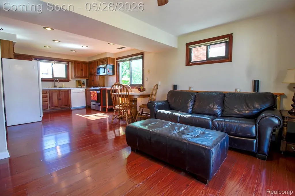 31203 Cooley Boulevard Westland City MI 48185