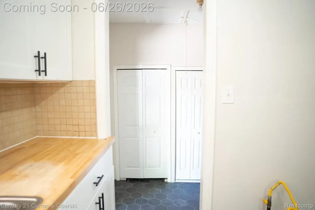 16732 Garfield Redford Charter Township MI 48240