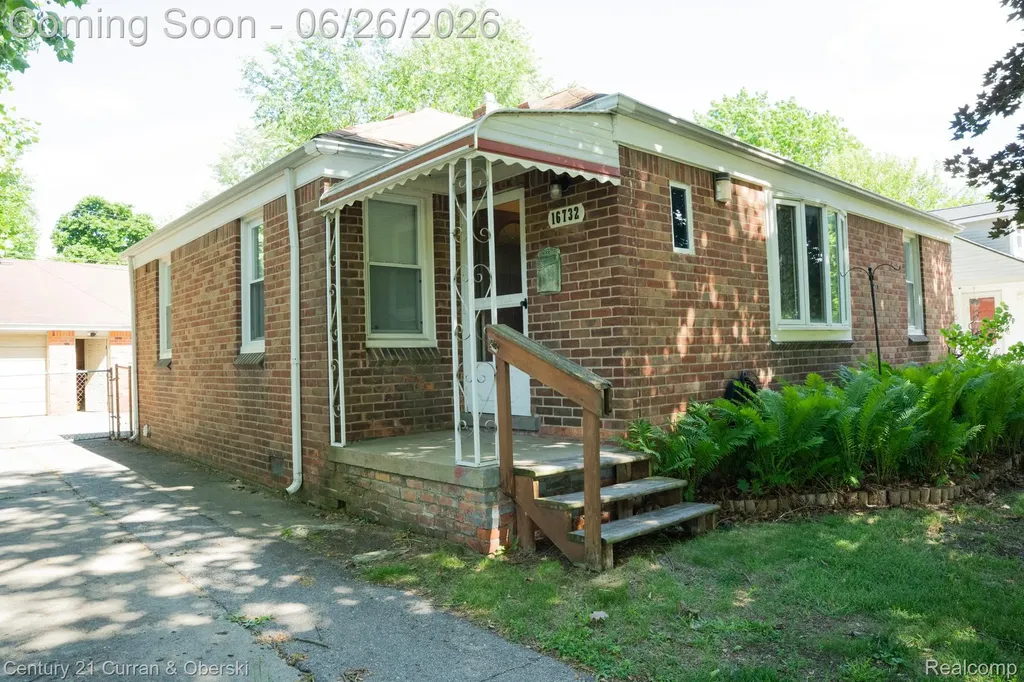 16732 Garfield Redford Charter Township MI 48240