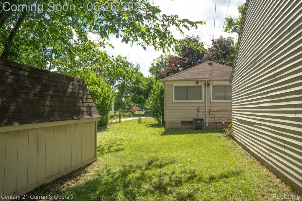 16732 Garfield Redford Charter Township MI 48240