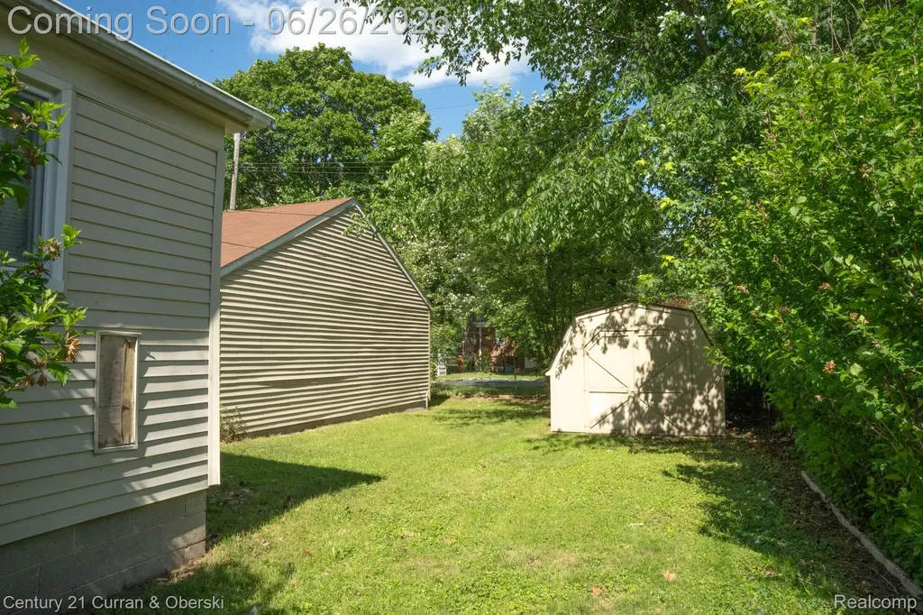 16732 Garfield Redford Charter Township MI 48240
