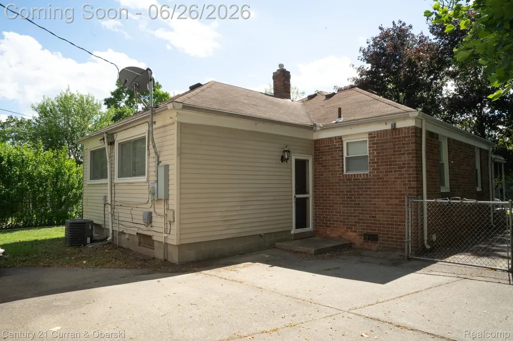 16732 Garfield Redford Charter Township MI 48240
