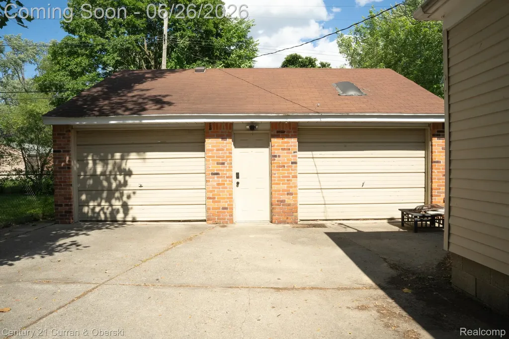 16732 Garfield Redford Charter Township MI 48240
