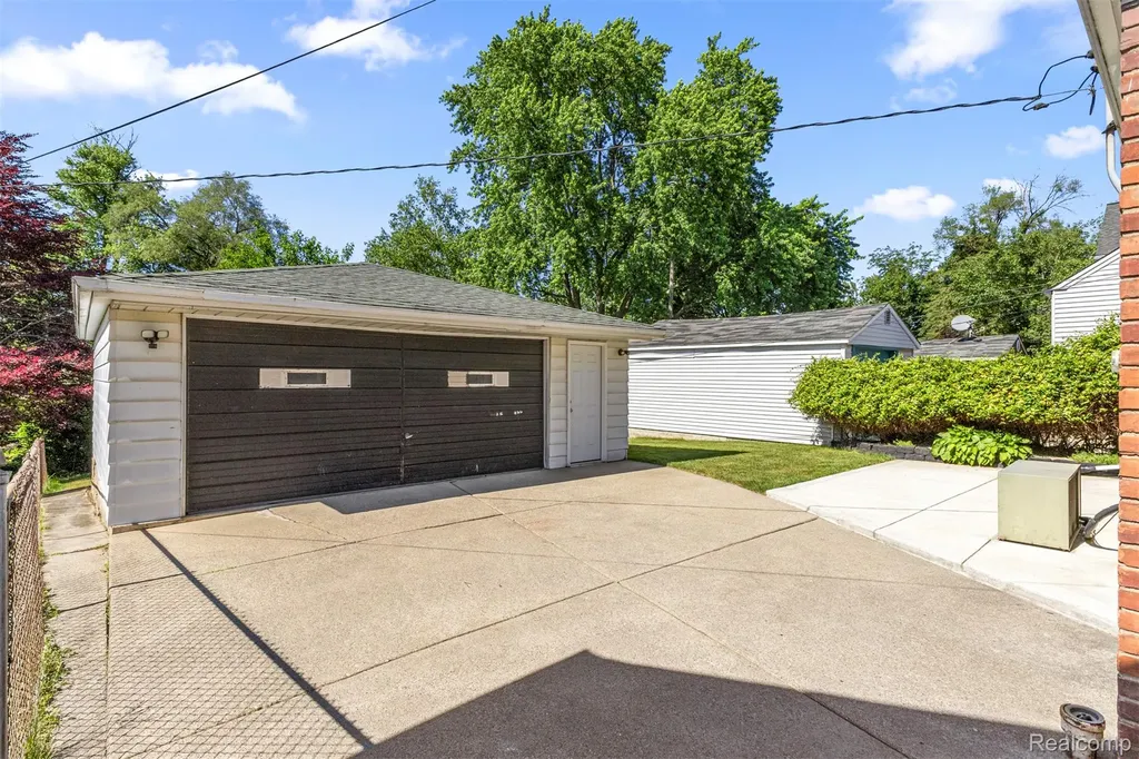 22312 Madison Street Dearborn City MI 48124