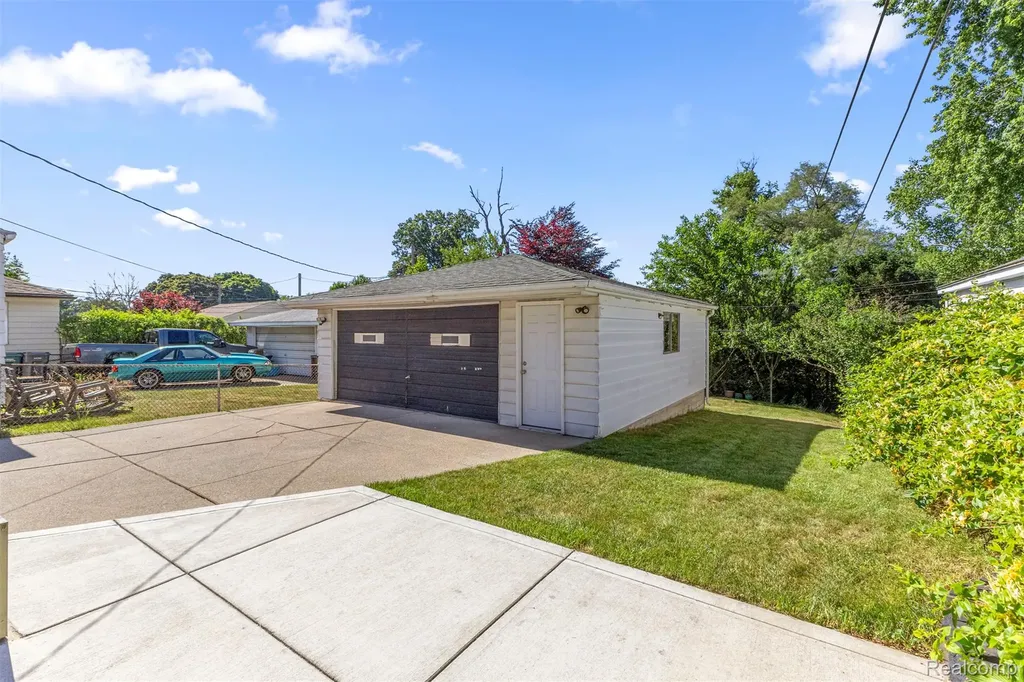 22312 Madison Street Dearborn City MI 48124