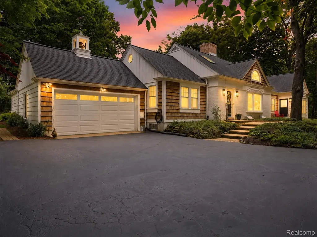 27310 Crestwood Drive Franklin Village MI 48025