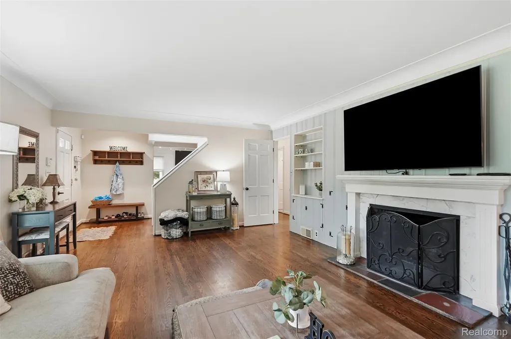 27310 Crestwood Drive Franklin Village MI 48025